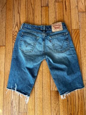 Levi's Women’s 529 Medium Wash Blue Jeans Raw Hem Bermuda Shorts 28